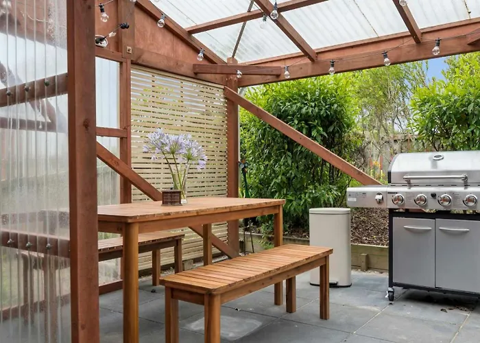 Cedar View - Close To Skyline & Zorb With Pool Apartment Rotorua